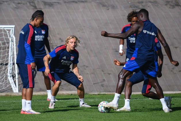 Ahead of Olympique Lyonnais v Fenerbahce- UEFA Champions League LYON, FRANCE - AUGUST 25: Olympique Lyon players take part in their final training session at the club s training facilities in Lyon, France, on August 25, 2026, ahead of their UEFA Champions League play-off second-leg match against Fenerbahce. Arif Hüdaverdi Yaman Anadolu Lyon France. Editorial use only. Please get in touch for any other usage.  Copyright: x2026xAnadoluxArifxHüdaverdixYamanx