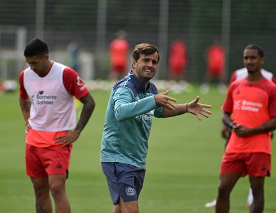 25.08.2026, xophax, Fussball 1.Bundesliga, Bayer 04 Leverkusen , Training , Saison 2026 2027. Trainer Carles Martinez ( Bayer 04 ) Leverkusen *** August 25, 2026, xophax, Soccer, Bundesliga 1, Bayer 04 Leverkusen, Training, 2026–2027 Season, Coach Carles Martinez, Bayer 04 Leverkusen