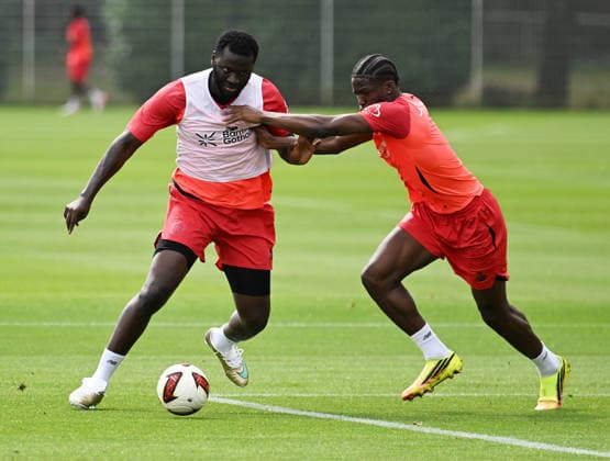 25.08.2026, xophax, Fussball 1.Bundesliga, Bayer 04 Leverkusen , Training , Saison 2026 2027. Victor Boniface ( Bayer 04 ) , links und Axel Tape , rechts ( Bayer 04 ) Leverkusen *** August 25, 2026, xophax, Soccer, Bundesliga 1, Bayer 04 Leverkusen, Practice, 2026–2027 Season, Victor Boniface (Bayer 04), left, and Axel Tape (Bayer 04 Leverkusen), right