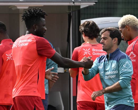 25.08.2026, xophax, Fussball 1.Bundesliga, Bayer 04 Leverkusen , Training , Saison 2026 2027. Trainer Carles Martinez ( Bayer 04 ), rechts und Edmond Tapsoba , links ( BAYER 04 ) Leverkusen *** August 25, 2026, xophax, Soccer, Bundesliga 1, Bayer 04 Leverkusen, Training, 2026–2027 Season, Coach Carles Martinez (Bayer 04), on the right, and Edmond Tapsoba, on the left, BAYER 04 Leverkusen
