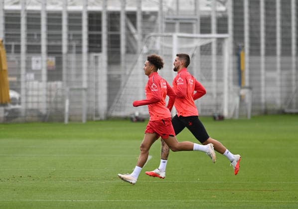 25.08.2026, xophax, Fussball 1.Bundesliga, Bayer 04 Leverkusen , Training , Saison 2026 2027. Robert Andrich ( Bayer 04 ) , rechts und Eliesse Ben Seghir , links ( Bayer 04 ) Leverkusen *** August 25, 2026, xophax, Soccer, Bundesliga 1, Bayer 04 Leverkusen, Practice, 2026–2027 Season, Robert Andrich (Bayer 04) on the right and Eliesse Ben Seghir (Bayer 04 Leverkusen) on the left