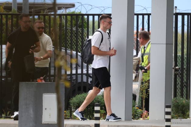 Football: Dominik Livakovic travels from Zagreb to Barcelona