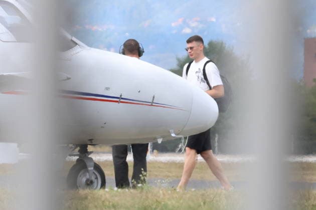 EXCLUSIVE Dominik Livakovic departs for Barcelona EXCLUSIVE Croatian goalkeeper Dominik Livakovic is seen at Zagreb Airport on August 25, 2026. as he departs for Barcelona to complete the final stages of his move to the club.  SanjinxStrukic PIXSELL