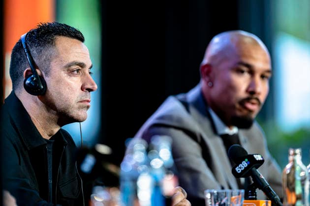 ZEIST Xavi Hernandez, head coach of the Netherlands national team, Nationalteam in the background with KNVB director Nigel de Jong during the press conference, PK, Pressekonferenz with Xavi Hernandez at the KNVB Campus on 25 August 2026 in Zeist, the Netherlands. (Photo by DeFodi Images) - *** ZEIST Xavi Hernandez, head coach of the Netherlands national team, seen in the background with KNVB director Nigel de Jong during the press conference with Xavi Hernandez at the KNVB Campus on August 25, 2026, in Zeist, the Netherlands. Photo by DeFodi Images