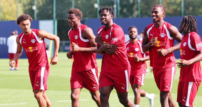 RB Leipzig - Training Bundesliga Leipzig, 25.08.2026, Trainingszentrum Cottaweg, Fußball Bundesliga , RB LEIPZIG - Training, Saisonvorbereitung zur Saison 2026 27 , Im Bild v.l.: Tidiam Gomis, Abdoul Kone, El Chadaille Bitshiabu, Ezechiel Banzuzi und Johan Bakayoko , *** RB Leipzig Training, Bundesliga, Leipzig, August 25, 2026, Cottaweg Training Center, Bundesliga Soccer, RB LEIPZIG Training, Preseason Preparation for the 2026–27 Season, Pictured from left: Tidiam Gomis, Abdoul Kone, El Chadaille Bitshiabu, Ezechiel Banzuzi, and Johan Bakayoko, Picture Point