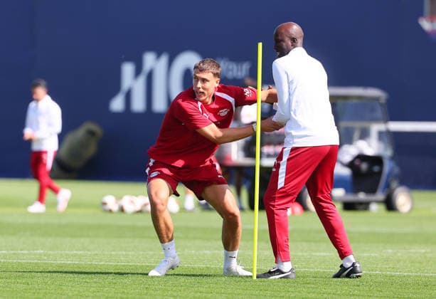RB Leipzig - Training Bundesliga Leipzig, 25.08.2026, Trainingszentrum Cottaweg, Fußball Bundesliga , RB LEIPZIG - Training, Saisonvorbereitung zur Saison 2026 27 , Im Bild v.l.: Maxime Esteve iund Babacar Baba N Diaye (RB Leipzig) , *** RB Leipzig Training, Bundesliga, Leipzig, August 25, 2026, Cottaweg Training Center, Soccer, Bundesliga, RB Leipzig Training, Preseason for the 2026–27 Season, Pictured from left: Maxime Esteve and Babacar Baba N. Diaye, RB Leipzig, Picture Point