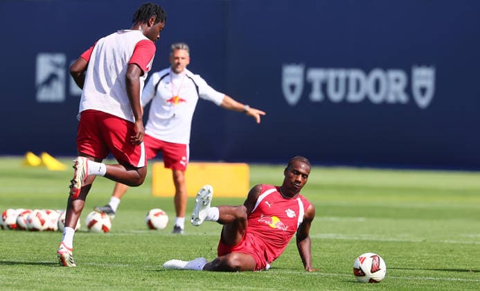 RB Leipzig - Training Bundesliga Leipzig, 25.08.2026, Trainingszentrum Cottaweg, Fußball Bundesliga , RB LEIPZIG - Training, Saisonvorbereitung zur Saison 2026 27 , Im Bild v.l.: El Chadaille Bitshiabu und Ezechiel Banzuzi , *** RB Leipzig Training, Bundesliga, Leipzig, August 25, 2026, Cottaweg Training Center, Bundesliga Soccer, RB LEIPZIG Training, Preseason Preparation for the 2026–27 Season, Pictured from left: El Chadaille Bitshiabu and Ezechiel Banzuzi, Picture Point