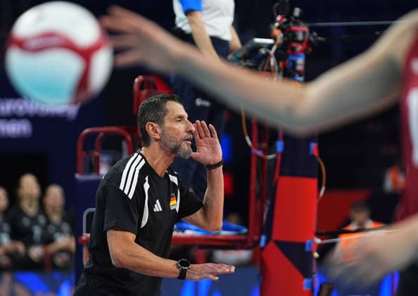 Hungary v Germany - CEV EuroVolley 2026 ISTANBUL, TURKIYE - AUGUST 25: Head coach Giulio Cesare Bregoli of Germany reacts during the CEV EuroVolley 2026 Women Group A match between Hungary and Germany at Sinan Erdem Sports Hall, on August 25, 2026 in Istanbul, Turkiye. Esra Bilgin Anadolu Istanbul Turkey. Editorial use only. Please get in touch for any other usage.  Copyright: x2026xAnadoluxEsraxBilginx