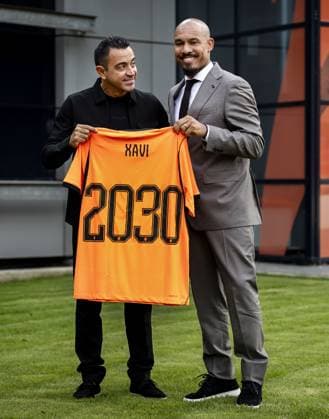 ZEIST - Spaniard Xavi Hernandez and Nigel de Jong, Director of Top Football at the KNVB, during the presentation of Hernandez as head coach of the Dutch national team, Nationalteam KOEN VAN WEEL ANP xVIxANPxSportx xxANPxIVx 566254224 originalFilename: 566254224.jpg