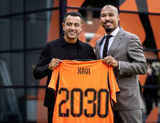 ZEIST - Spaniard Xavi Hernandez and Nigel de Jong, Director of Top Football at the KNVB, during the presentation of Hernandez as head coach of the Dutch national team, Nationalteam KOEN VAN WEEL ANP xVIxANPxSportx xxANPxIVx 566254229 originalFilename: 566254229.jpg