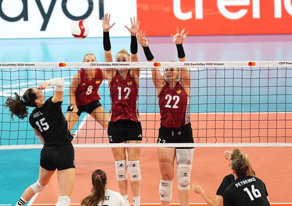 Hungary v Germany - CEV EuroVolley 2026 ISTANBUL, TURKIYE - AUGUST 25: Lilla Kiss (15) of Hungary in action against Hanna Orthmann (12) of Germany during the CEV EuroVolley 2026 Women Group A match between Hungary and Germany at Sinan Erdem Sports Hall, on August 25, 2026, in Istanbul, Turkiye. Esra Bilgin Anadolu Istanbul Turkey. Editorial use only. Please get in touch for any other usage.  Copyright: x2026xAnadoluxEsraxBilginx