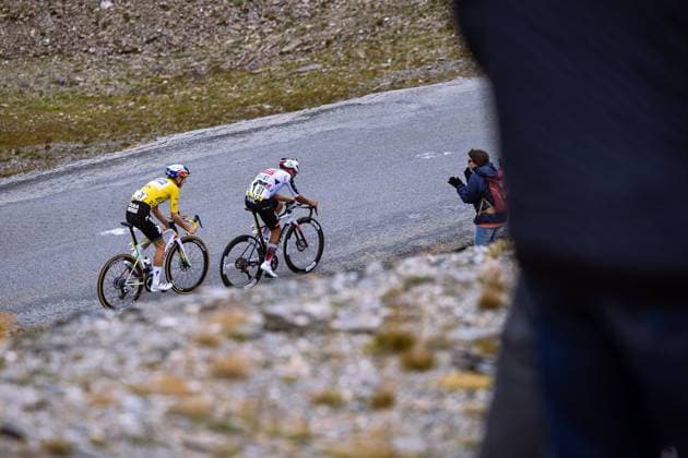 TOUR DE L AVENIR ETAPE 6 ARRIVEE AU COL DE LISERAN A VAL D ISERE PHOTOPQR LE DAUPHINE Louise RAYMOND ; Val-d Isère ; 25 08 2026 ; Val d Isère (Savoie) le 25 août 2026. Tour de l Avenir. Etape 6 avec l arrivée au col de l Iseran. Sur notre photo : Jan Jackowiak et Lorenzo Mark Finn (maillot jaune). Photo: Le Dauphiné Libéré Louise Raymond - Châtillon-sur-Cluses – Val d’Isère, 25 August 2026 — Riders compete during the sixth stage of the Tour de l’Avenir, a 149-kilometre mountain stage finishing at the Col de l’Iseran, at an altitude of 2,770 metres. Val-d Isère Savoie Rhône-Alpes France  Copyright: xPHOTOPQR LExDAUPHINE MAXPPPxLouisexRAYMONDx 20260825JDL0433 20260825JDL0433
