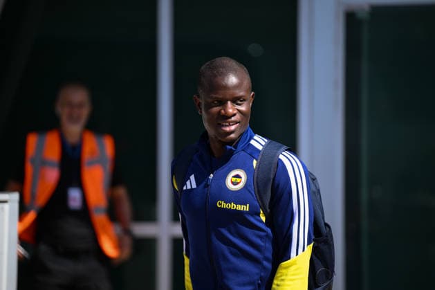 Fenerbahce arrives in Lyon LYON, FRANCE - AUGUST 25: Fenerbahce player N Golo Kante arrives in Lyon with the team ahead of their UEFA Champions League play-off second-leg match against French side Olympique Lyon on August 26, 2026, in Lyon, France. Arif Hudaverdi Yaman Anadolu Lyon France. Editorial use only. Please get in touch for any other usage.  Copyright: x2026xAnadoluxArifxHudaverdixYamanx