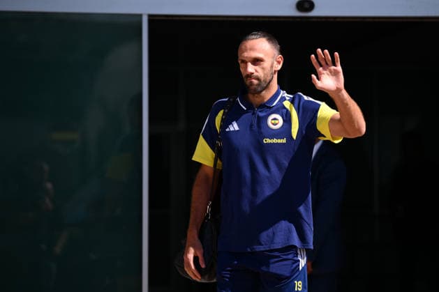 Fenerbahce arrives in Lyon LYON, FRANCE - AUGUST 25: Fenerbahce player Vedat Muriqi arrives in Lyon with the team ahead of their UEFA Champions League play-off second-leg match against French side Olympique Lyon on August 26, 2026, in Lyon, France. Arif Hudaverdi Yaman Anadolu Lyon France. Editorial use only. Please get in touch for any other usage.  Copyright: x2026xAnadoluxArifxHudaverdixYamanx