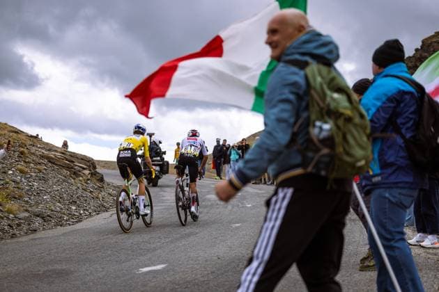 TOUR DE L AVENIR ETAPE 6 ARRIVEE AU COL DE LISERAN A VAL D ISERE PHOTOPQR LE DAUPHINE Louise RAYMOND ; Val-d Isère ; 25 08 2026 ; Val d Isère (Savoie) le 25 août 2026. Tour de l Avenir. Etape 6 avec l arrivée au col de l Iseran. Sur notre photo : Jan Jackowiak et Lorenzo Mark Finn (maillot jaune). Photo: Le Dauphiné Libéré Louise Raymond - - Châtillon-sur-Cluses – Val d’Isère, 25 August 2026 — Riders compete during the sixth stage of the Tour de l’Avenir, a 149-kilometre mountain stage finishing at the Col de l’Iseran, at an altitude of 2,770 metres. Val-d Isère Savoie Rhône-Alpes France  Copyright: xPHOTOPQR LExDAUPHINE MAXPPPxLouisexRAYMONDx 20260825JDL0453 20260825JDL0453