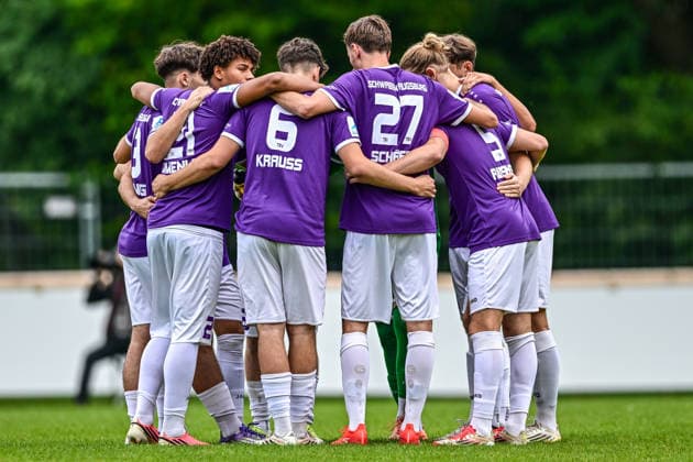 Totopokal 3. Runde 2026 27; 25.08.2026, TSV Landsberg vs. TSV Schwaben Spielerkreis der Augsburger Schwaben vor Spielbeginn, Totopokal 3. Runde 2026 27; 25.08.2026, TSV Landsberg vs. TSV Schwaben Augsburg; Sportzentrum Landsberg *** Totopokal Round 3, August 25, 2026, TSV Landsberg vs. TSV Schwaben; the Augsburg Schwaben players circle before kickoff, Totopokal Round 3, August 25, 2026, TSV Landsberg vs. TSV Schwaben Augsburg, Landsberg Sports Center Copyright: xBEAUTIFULxSPORTS Märklx