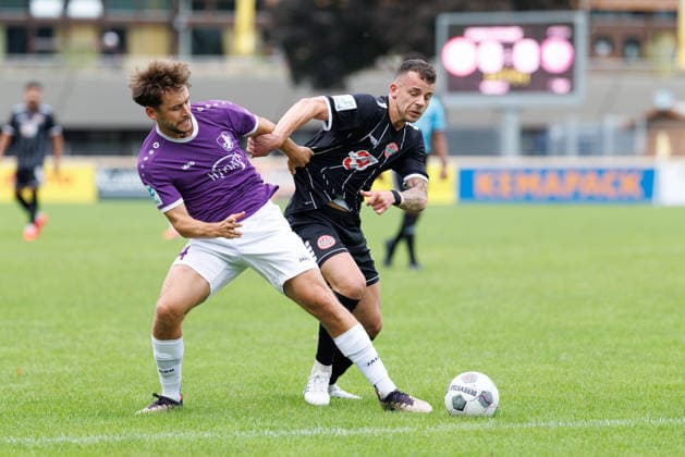 Elias Herzig, 24, of TSV Schwaben Augsburg, and Timo Spennesberger, 8, of TSV Landsberg, during the match between TSV Landsberg and TSV Schwaben Augsburg, soccer, men’s, Toto Cup, 2026–2027, Round of 16 on August 25, 2026, in Landsberg am Lech, Sportpark Bayern, Germany