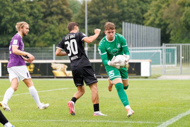 Elias Rogg, 25, of TSV Schwaben Augsburg, ahead of Tiziano Mulas, 30, of TSV Landsberg, during the match between TSV Landsberg and TSV Schwaben Augsburg, soccer, men s, Toto Cup, 2026–2027, Round of 16 on August 25, 2026, in Landsberg am Lech, Sportpark Bayern, Germany