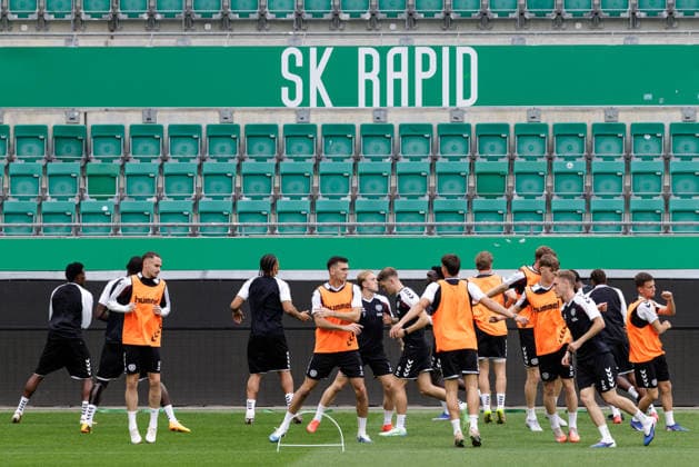 SOCCER - UEFA ECL, Rapid vs Hearts VIENNA,AUSTRIA,25.AUG.26 - SOCCER - UEFA Conference League, play-off, SK Rapid Wien vs Heart of Midlothian FC, preview, training Hearts. Image shows the team of Hearts.  GEPAxpictures xArminxRauthner