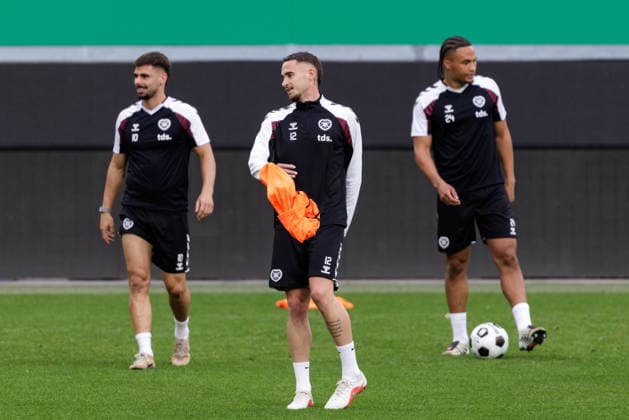 SOCCER - UEFA ECL, Rapid vs Hearts VIENNA,AUSTRIA,25.AUG.26 - SOCCER - UEFA Conference League, play-off, SK Rapid Wien vs Heart of Midlothian FC, preview, training Hearts. Image shows Claudio Braga, Tom Renaud and Mj Kamson-Kamara (Hearts).  GEPAxpictures xArminxRauthner