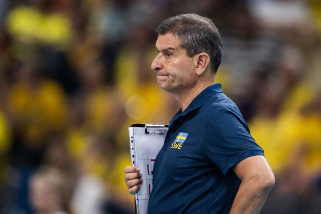 260825 Head coach Lorenzo Micelli of Sweden during the CEV EuroVolley 2026 group stage volleyball match between Sweden and Croatia on August 25, 2026 in Gothenburg. Photo: Mathias Bergeld BILDBYRAN kod MB MB1406 volleyboll volleyball cev eurovolley 2026 volleyboll-em sverige croatia sweden day 5 dam bbeng kroatien women kvinner dejected depp *** August 25, 2026: Sweden’s head coach Lorenzo Micelli during the CEV EuroVolley 2026 group stage volleyball match between Sweden and Croatia on August 25, 2026 in Gothenburg. Photo by Mathias Bergeld, BILDBYRAN, code MB MB1406 volleyball CEV EuroVolley 2026 European Volleyball Championship Sweden Croatia Day 5 women s team Croatia women dejected  Copyright: MATHIASxBERGELD BB260825MB010