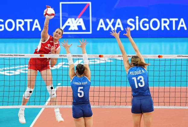 Poland v Slovenia - CEV EuroVolley 2026 ISTANBUL, TURKIYE - AUGUST 25: Magdalena Stysiak (L) of Poland in action against Lorena Lorber Fijok (5) of Slovenia during CEV Women s European Volleyball Championship Group A match between Poland and Slovenia at Sinan Erdem Dome in Istanbul, Turkiye on August 25, 2026. Esra Bilgin Anadolu Istanbul Turkey. Editorial use only. Please get in touch for any other usage.  Copyright: x2026xAnadoluxEsraxBilginx