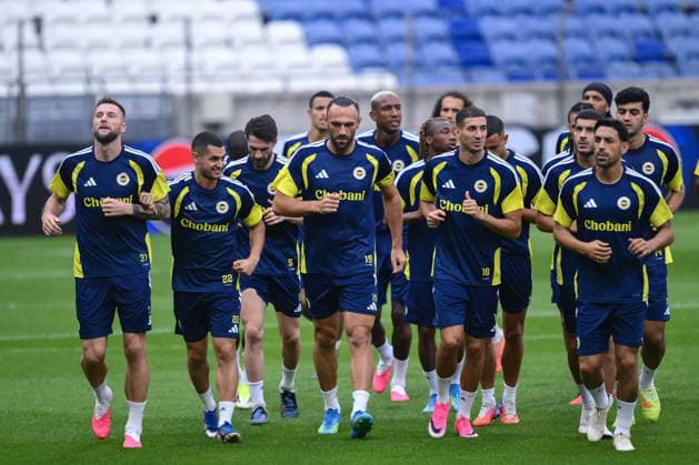 Ahead of Fenerbahce v Olympique Lyon - UEFA Champions League LYON, FRANCE - AUGUST 25: Fenerbahce players take part in a training session at Groupama Stadium ahead of the UEFA Champions League play-off second-leg match against French side Olympique Lyon on August 26, 2026, in Lyon, France. Arif Hudaverdi Yaman Anadolu Lyon France. Editorial use only. Please get in touch for any other usage.  Copyright: x2026xAnadoluxArifxHudaverdixYamanx
