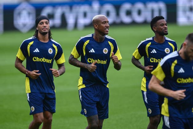 Ahead of Fenerbahce v Olympique Lyon - UEFA Champions League LYON, FRANCE - AUGUST 25: Talisca (C), Archie Brown (L) and Nelson Semedo (R) of Fenerbahce take part in the training session at Groupama Stadium ahead of the UEFA Champions League play-off second-leg match against French side Olympique Lyon on August 26, 2026, in Lyon, France. Arif Hudaverdi Yaman Anadolu Lyon France. Editorial use only. Please get in touch for any other usage.  Copyright: x2026xAnadoluxArifxHudaverdixYamanx
