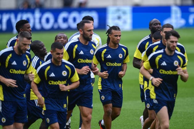 Ahead of Fenerbahce v Olympique Lyon - UEFA Champions League LYON, FRANCE - AUGUST 25: Fenerbahce players take part in a training session at Groupama Stadium ahead of the UEFA Champions League play-off second-leg match against French side Olympique Lyon on August 26, 2026, in Lyon, France. Arif Hudaverdi Yaman Anadolu Lyon France. Editorial use only. Please get in touch for any other usage.  Copyright: x2026xAnadoluxArifxHudaverdixYamanx