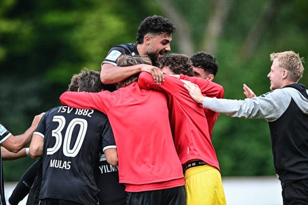 Totopokal, Round 3, 2026-27, August 25, 2026, TSV Landsberg vs. TSV Schwaben Jubilation among the Landsberg fans after the decisive 3–1 victory over Schwaben Augsburg Totopokal Round 3, August 25, 2026, TSV Landsberg vs. TSV Schwaben Augsburg, Landsberg Sports Center Copyright: xBEAUTIFULxSPORTS Märklx