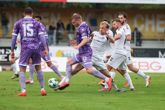 Toto-Pokal; SV Wacker Burghausen - FC Ingolstadt 04; Angriff Lars Lokotsch (13, FCI) Jonas Scholz (15, FCI) kommen nicht durch die Abwehr Toto-Pokal - SV Wacker Burghausen - FC Ingolstadt 04 Saison 2026 2027 *** Toto Cup: SV Wacker Burghausen vs. FC Ingolstadt 04. Attack: Lars Lokotsch 13, FCI; Jonas Scholz 15, FCI. FCI can t get past the defense. Toto Cup: SV Wacker Burghausen vs. FC Ingolstadt 04. 2026–2027 season
