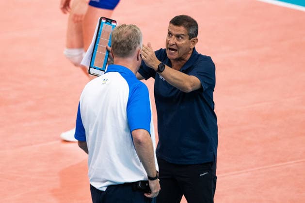 260825 Head coach Lorenzo Micelli of Sweden reacts during the CEV EuroVolley 2026 group stage volleyball match between Sweden and Croatia on August 25, 2026 in Gothenburg. Photo: Mathias Bergeld BILDBYRAN kod MB MB1406 volleyboll volleyball cev eurovolley 2026 volleyboll-em sverige croatia sweden day 5 dam bbeng kroatien women kvinner depp dejected domare *** August 25, 2026: Sweden s head coach Lorenzo Micelli reacts during the CEV EuroVolley 2026 group stage volleyball match between Sweden and Croatia on August 25, 2026 in Gothenburg. Photo by Mathias Bergeld, BILDBYRAN. Code: MB MB1406. volleyball, CEV EuroVolley 2026, European Volleyball Championship, Sweden, Croatia, Day 5, women s volleyball, BBENG, Croatia, women, dejected, referee  Copyright: MATHIASxBERGELD BB260825MB021