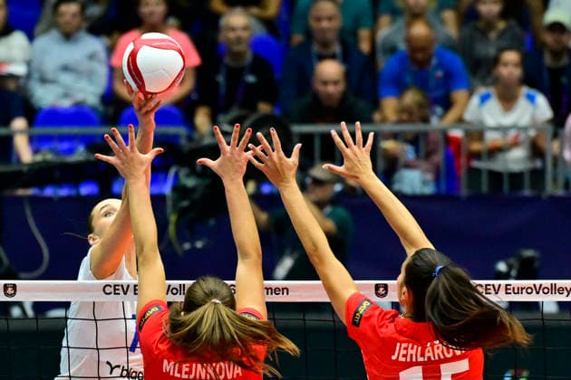 From left Anna Artyshuk of Ukraine, Michaela Mlejnkova and Magdalena Jehlarova of Czech Republic in action during the Women s European Volleyball Championships Group B match Czech Republic vs Ukraine, on August 25, 2026, in Brno, Czech Republic. (CTKxPhoto VaclavxSalek) CTKPhotoP2026082505801  CTKPhotoP2026082505801