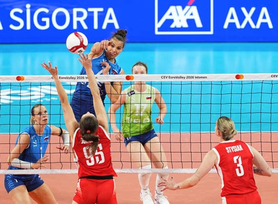 Poland v Slovenia - CEV EuroVolley 2026 ISTANBUL, TURKIYE - AUGUST 25: Magdalena Jurczyk (95) of Poland in action against Sasa Planinsec (18) of Slovenia during CEV Women s European Volleyball Championship Group A match between Poland and Slovenia at Sinan Erdem Dome in Istanbul, Turkiye on August 25, 2026. Esra Bilgin Anadolu Istanbul Turkey. Editorial use only. Please get in touch for any other usage.  Copyright: x2026xAnadoluxEsraxBilginx