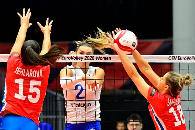 From left Magdalena Jehlarova of Czech Republic, Diana Meliushkyna of Ukraine and Pavla Smidova of Czech Republic in action during the Women s European Volleyball Championships Group B match Czech Republic vs Ukraine, on August 25, 2026, in Brno, Czech Republic. (CTKxPhoto VaclavxSalek) CTKPhotoP2026082505849  CTKPhotoP2026082505849
