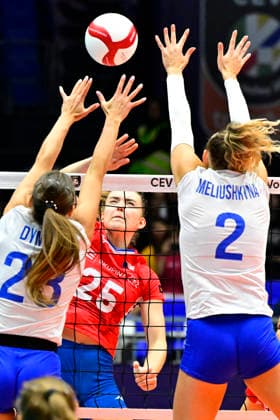 From left Yuliya Dymar of Ukraine, Monika Brancuska of Czech Republic and Diana Meliushkyna of Ukraine in action during the Women s European Volleyball Championships Group B match Czech Republic vs Ukraine, on August 25, 2026, in Brno, Czech Republic. (CTKxPhoto VaclavxSalek) CTKPhotoP2026082505857  CTKPhotoP2026082505857