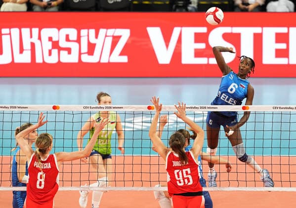 Poland v Slovenia - CEV EuroVolley 2026 ISTANBUL, TURKIYE - AUGUST 25: Magdalena Jurczyk (95) of Poland in action against Fatoumatta Sillah (6) of Slovenia during CEV Women s European Volleyball Championship Group A match between Poland and Slovenia at Sinan Erdem Dome in Istanbul, Turkiye on August 25, 2026. Esra Bilgin Anadolu Istanbul Turkey. Editorial use only. Please get in touch for any other usage.  Copyright: x2026xAnadoluxEsraxBilginx