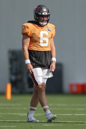 JACKSONVILLE, FL - AUGUST 25: Baker Mayfield 6 of the Tampa Bay Buccaneers looks on during the Jacksonville Jaguars joint practice with the Tampa Bay Buccaneers on August 25, 2026 at the Miller Electric Center in Jacksonville, Fl. (Photo by David Rosenblum Icon Sportswire) NFL, American Football Herren, USA AUG 25 Jaguars Training Camp EDITORIAL USE ONLY Icon260825250514