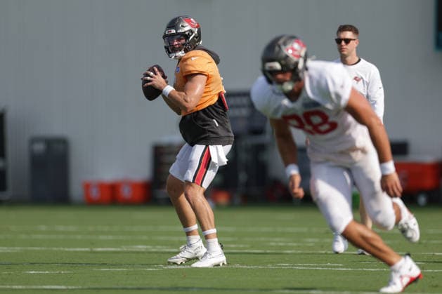 JACKSONVILLE, FL - AUGUST 25: Baker Mayfield 6 of the Tampa Bay Buccaneers throws a pass during the Jacksonville Jaguars joint practice with the Tampa Bay Buccaneers on August 25, 2026 at the Miller Electric Center in Jacksonville, Fl. (Photo by David Rosenblum Icon Sportswire) NFL, American Football Herren, USA AUG 25 Jaguars Training Camp EDITORIAL USE ONLY Icon260825250517