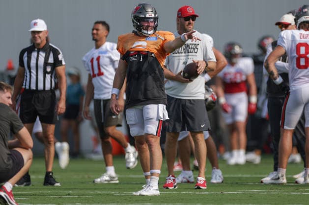 JACKSONVILLE, FL - AUGUST 25: Baker Mayfield 6 of the Tampa Bay Buccaneers works on a drill during the Jacksonville Jaguars joint practice with the Tampa Bay Buccaneers on August 25, 2026 at the Miller Electric Center in Jacksonville, Fl. (Photo by David Rosenblum Icon Sportswire) NFL, American Football Herren, USA AUG 25 Jaguars Training Camp EDITORIAL USE ONLY Icon260825250526