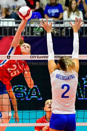 From left Monika Brancuska of Czech Republic and Diana Meliushkyna of Ukraine in action during the Women s European Volleyball Championships Group B match Czech Republic vs Ukraine, on August 25, 2026, in Brno, Czech Republic. (CTKxPhoto VaclavxSalek) CTKPhotoP2026082505972  CTKPhotoP2026082505972
