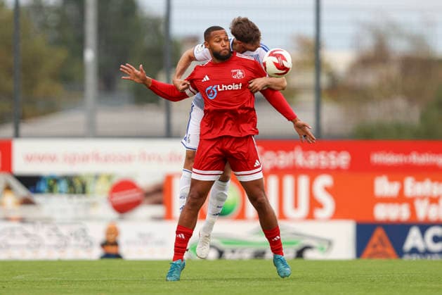 Timo Conde of 1 FC Wuelfrath and Tobias Fleckstein of MSV Duisburg battle for the ball during the Lower Rhine Cup match between 1 FC Wuelfrath and MSV Duisburg at the IMS Arena on August 25, 2026, in Velbert, Germany Photo by Oliver Kaelke, DeFodi Images Timo Conde of 1 FC Wuelfrath and Tobias Fleckstein of MSV Duisburg battle for the ball during the 3. Liga match between 1 FC Wuelfrath and MSV Duisburg at the IMS Arena on August 25, 2026 in Velbert, Germany. Photo by Oliver Kaelke, DeFodi Images. DFB and DFL regulations prohibit any use of photographs as image sequences and or quasi-video. Photo by Oliver Kaelke, DeFodi Images.