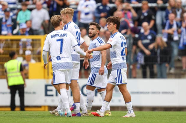 Jan Simon Symalla of MSV Duisburg celebrates a goal with his teammates after scoring the 0-1 goal during the Lower Rhine Cup match between 1 FC Wüelfrath and MSV Duisburg at the IMS Arena on August 25, 2026, in Velbert, Germany. Photo by Oliver Kaelke, DeFodi Images. Jan Simon Symalla of MSV Duisburg celebrates with his teammates after scoring his team’s first goal during the 3. Liga match between 1. FC Wüelfrath and MSV Duisburg at the IMS Arena on August 25, 2026, in Velbert, Germany. Photo by Oliver Kaelke, DeFodi Images. DFB and DFL regulations prohibit any use of photographs as image sequences and or quasi-video. Photo by Oliver Kaelke, DeFodi Images.