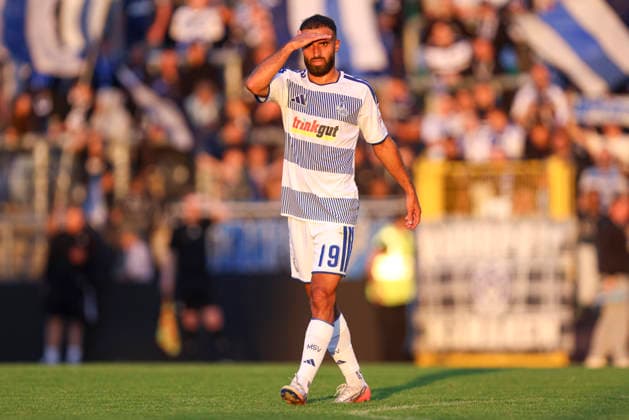 Ramien Safi of MSV Duisburg watches and gestures during the Lower Rhine Cup match between 1 FC Wuelfrath and MSV Duisburg, IMS Arena on August 25, 2026, in Velbert, Germany. Photo by Oliver Kaelke, DeFodi Images. Ramien Safi of MSV Duisburg looks on and gestures during the 3. Liga match between 1 FC Wüelfrath and MSV Duisburg at IMS Arena on August 25, 2026 in Velbert, Germany. Photo by Oliver Kaelke, DeFodi Images. DFB and DFL regulations prohibit any use of photographs as image sequences and or quasi-video. Photo by Oliver Kaelke, DeFodi Images.