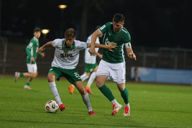 25.08.2026, Fussball, Herren, Saison 2026 2027, Bayerischer Totopokal, Achtelfinale: FC Schweinfurt 05 - VfB Eichstätt Von links: Jonas Winkler (VfB Eichstätt, 22) gegen Kevin Fery (FC Schweinfurt 05, 15) Schweinfurt Riedel-Bau-Arena im Sachs-Stadio Bayern Unterfranken Deutschland *** August 25, 2026, Soccer, Men s, 2026–2027 Season, Bavarian Toto Cup, Round of 16: FC Schweinfurt 05 vs. VfB Eichstätt. From left: Jonas Winkler (VfB Eichstätt, 22) against Kevin Fery (FC Schweinfurt 05, 15). Schweinfurt, Riedel Bau Arena at Sachs Stadio, Bavaria, Lower Franconia, Germany