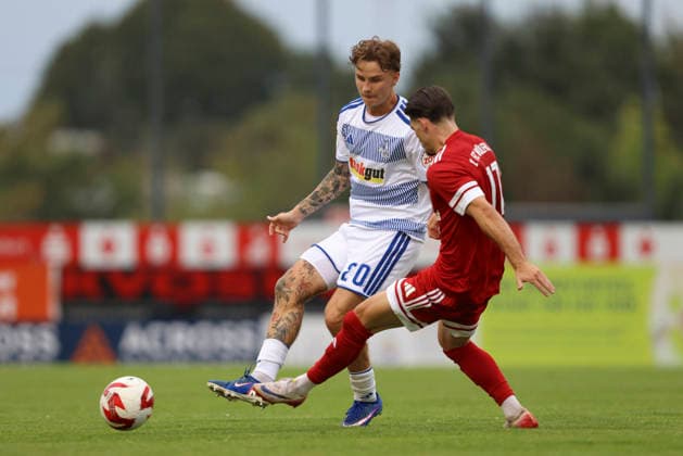 Niklas Jessen of MSV Duisburg and Athanasios Xiros of 1 FC Wuelfrath battle for the ball during the Lower Rhine Cup match between 1 FC Wuelfrath and MSV Duisburg at the IMS Arena on August 25, 2026, in Velbert, Germany. Photo by Oliver Kaelke, DeFodi Images. Niklas Jessen of MSV Duisburg and Athanasios Xiros of 1 FC Wuelfrath battle for the ball during the 3. Liga match between 1 FC Wuelfrath and MSV Duisburg at the IMS Arena on August 25, 2026 in Velbert, Germany. Photo by Oliver Kaelke, DeFodi Images. DFB and DFL regulations prohibit any use of photographs as image sequences and or quasi-video. Photo by Oliver Kaelke, DeFodi Images.