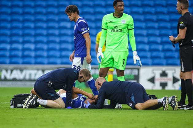 Carabao Cup round 2 Cardiff City v Norwich City Alex Robertson of Cardiff City receives treatment during the Carabao Cup round 2 match Cardiff City vs Norwich City at Cardiff City Stadium, Cardiff, United Kingdom on 25 August 2026 (Photo by Andrew Lewis News Images) Cardiff Cardiff City Stadium Glamorgan United Kingdom Copyright: xAndrewxLewis NewsxImagesx