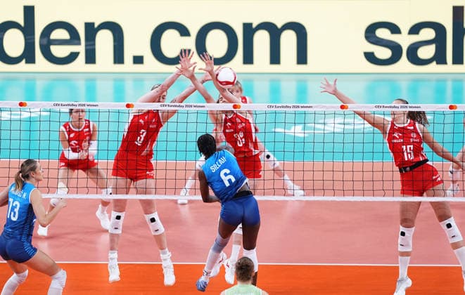 Poland v Slovenia - CEV EuroVolley 2026 ISTANBUL, TURKIYE - AUGUST 25: Magdalena Stysiak (3) of Poland in action against Fatoumatta Sillah (6) of Slovenia during the CEV EuroVolley 2026 Women Group A match between Poland and Slovenia at Sinan Erdem Sports Hall, on August 25, 2026, in Istanbul, Turkiye. Esra Bilgin Anadolu Istanbul Turkey. Editorial use only. Please get in touch for any other usage.  Copyright: x2026xAnadoluxEsraxBilginx