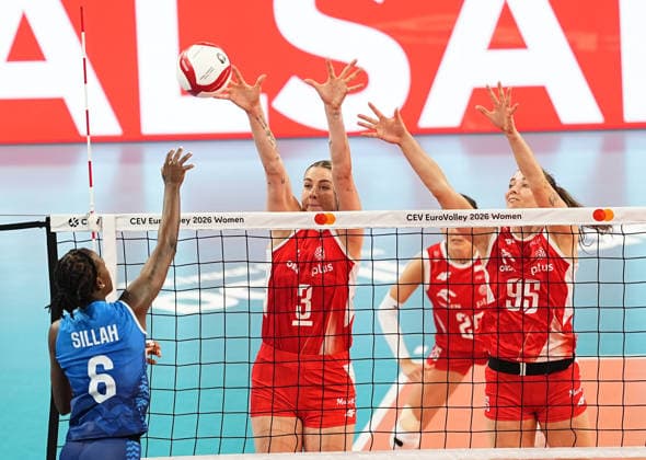 Poland v Slovenia - CEV EuroVolley 2026 ISTANBUL, TURKIYE - AUGUST 25: Magdalena Stysiak (3) of Poland in action against Fatoumatta Sillah (6) of Slovenia during the CEV EuroVolley 2026 Women Group A match between Poland and Slovenia at Sinan Erdem Sports Hall, on August 25, 2026, in Istanbul, Turkiye. Esra Bilgin Anadolu Istanbul Turkey. Editorial use only. Please get in touch for any other usage.  Copyright: x2026xAnadoluxEsraxBilginx