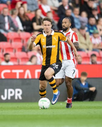 Stoke City v Hull City Carabao Cup Kieran Dowell of Hull City holds off Sorba Thomas of Stoke City during the Carabao Cup Second Round match between Stoke City and Hull City at the bet365 Stadium, Stoke-on-Trent 25 08 2026 UK Newspapers OUT Copyright: xMattxWilkinsonx FIL-23823-0100